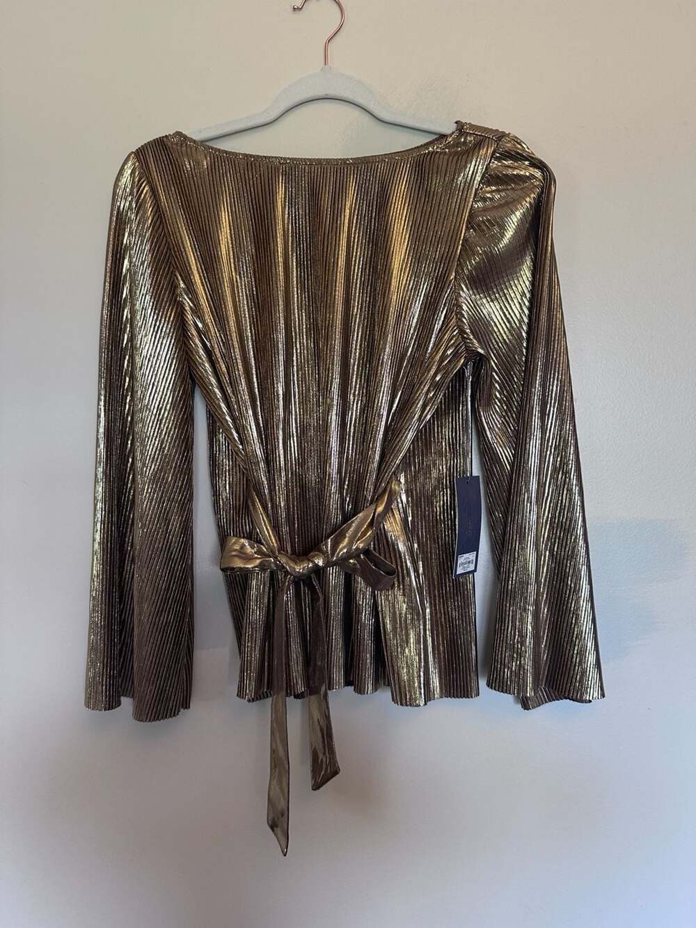 NWT Jennifer Lopez Gold Metallic Pleated Long Bell Sleeve Tie Waist Blouse